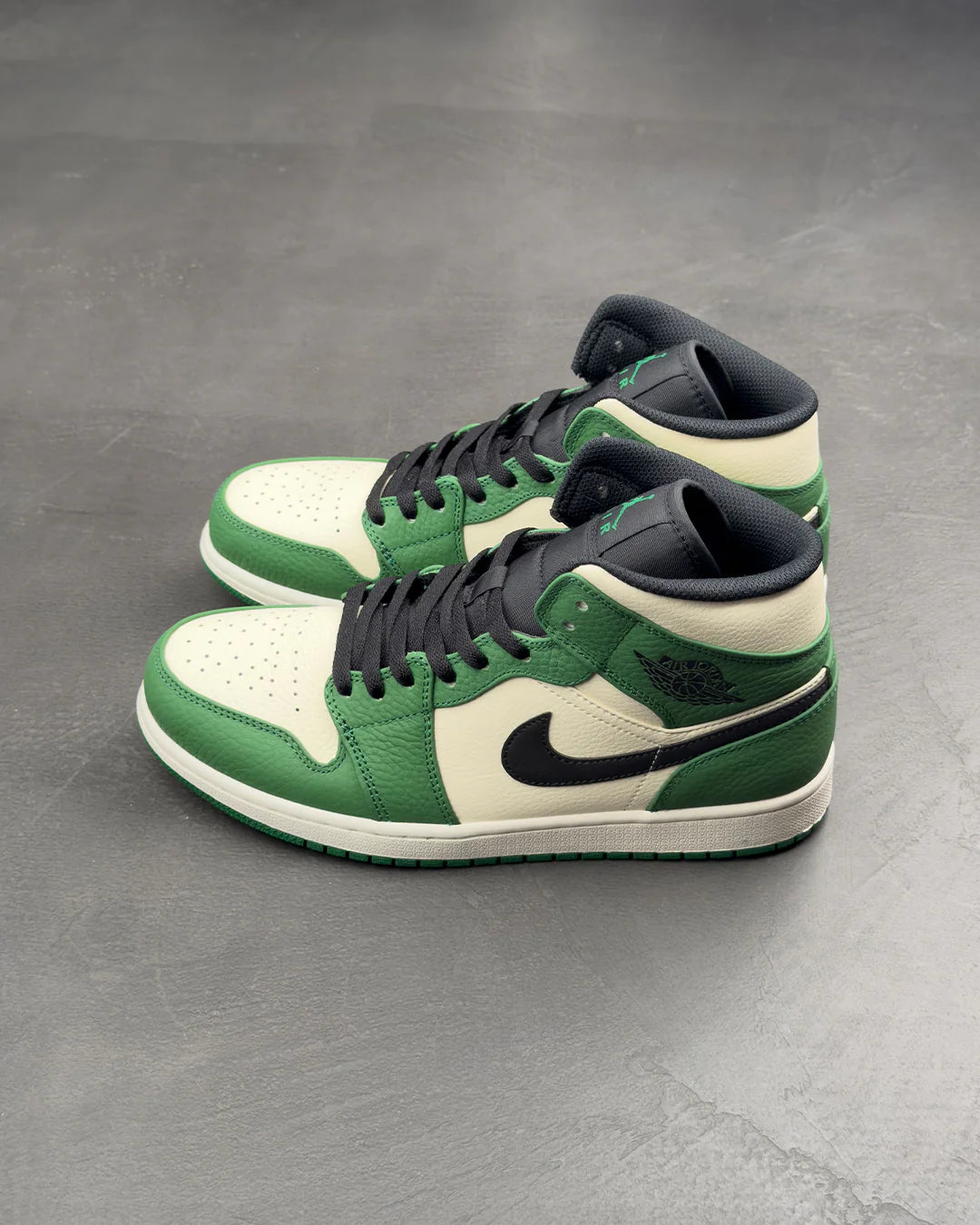 Air Jordan 1 Mid 'Pine Green'