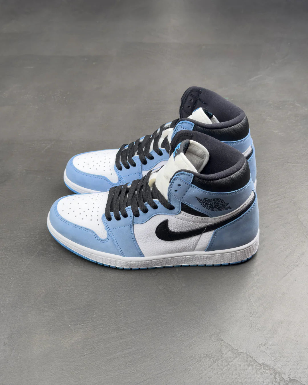 Air Jordan 1 Retro High OG 'University Blue'