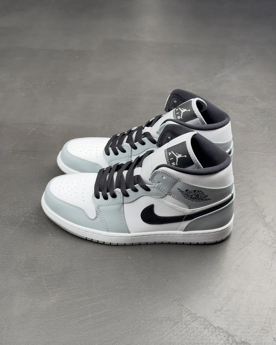 Air Jordan 1 Mid 'Smoke Grey'