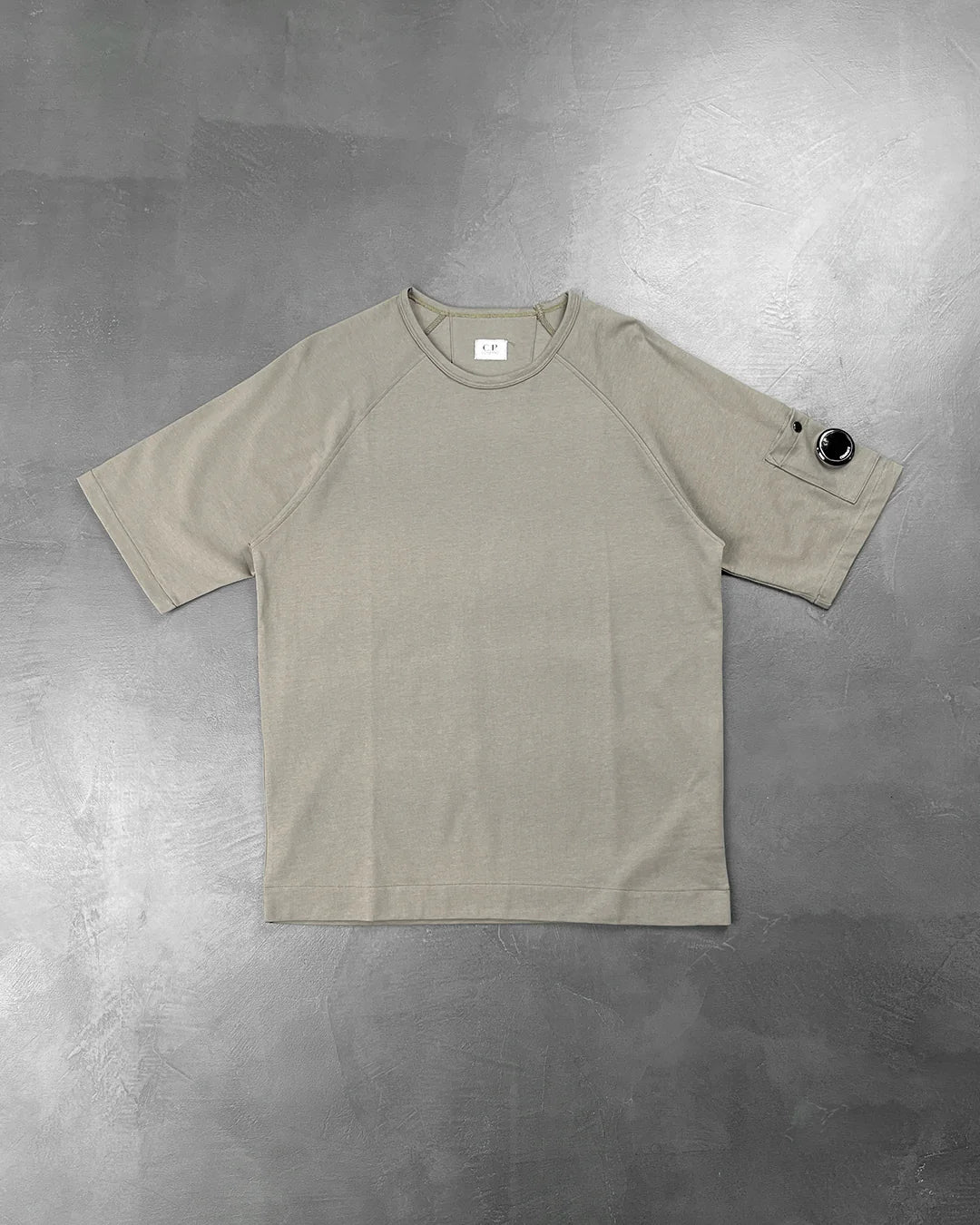 C.P. COMPANY Arm Lens Raglan T-Shirt Olive