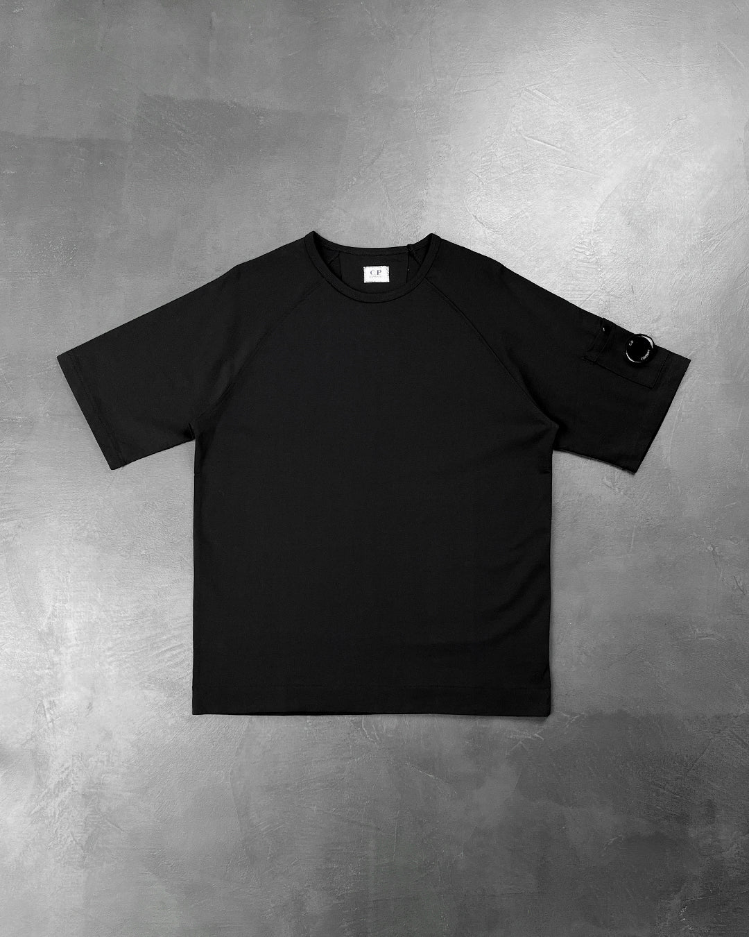 C.P. COMPANY Arm Lens Raglan T-Shirt Black