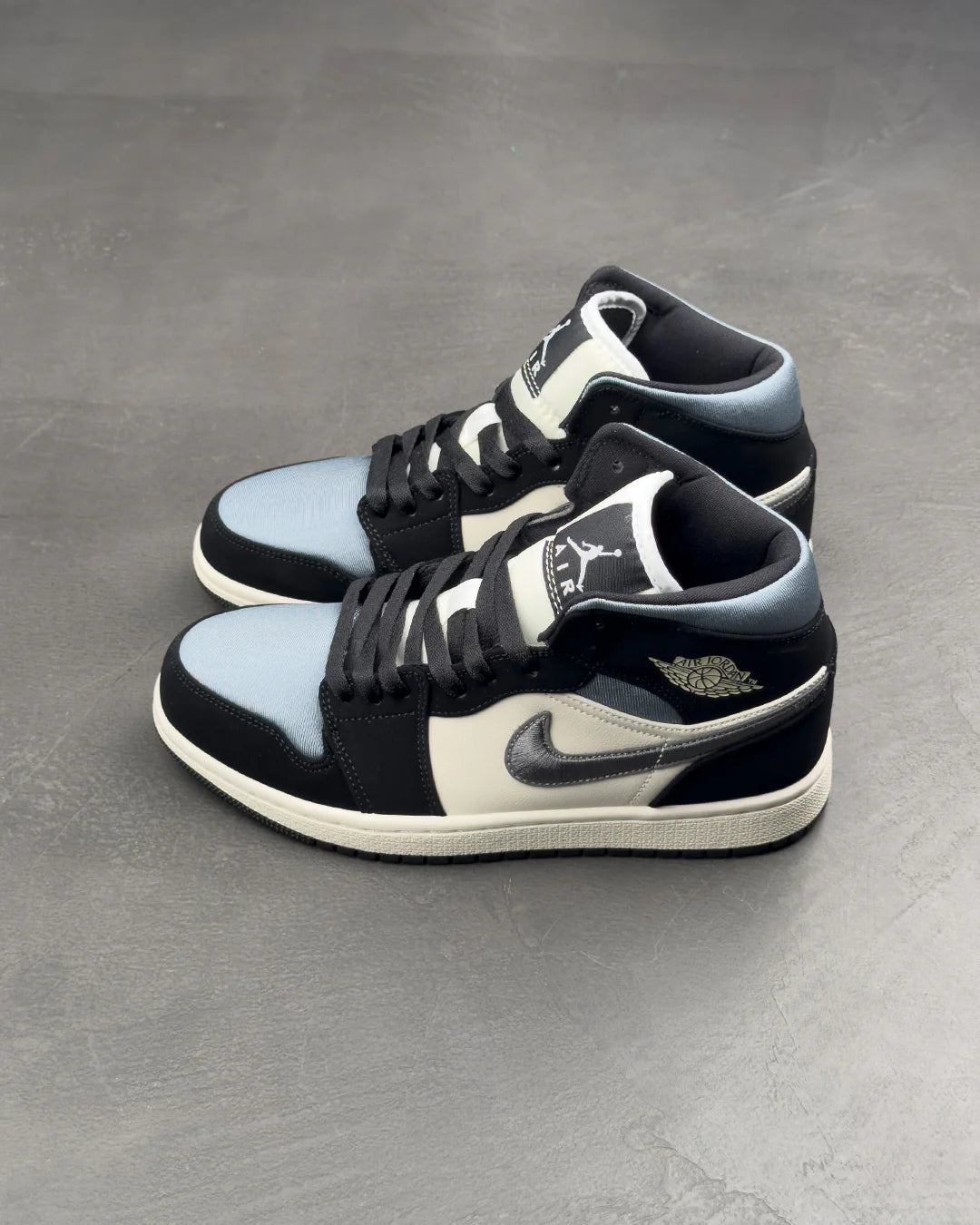 Air Jordan 1 Mid SE 'Satin Smoke Grey'