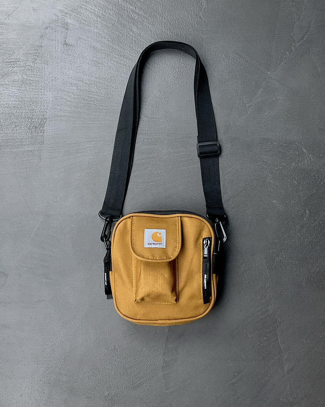 Carhartt WIP Essentials Bag Brown