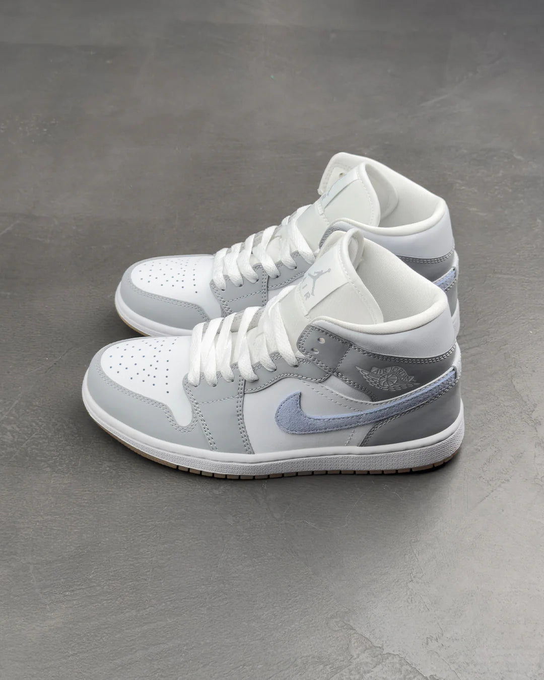 Air Jordan 1 Mid 'Wolf Grey Aluminum'